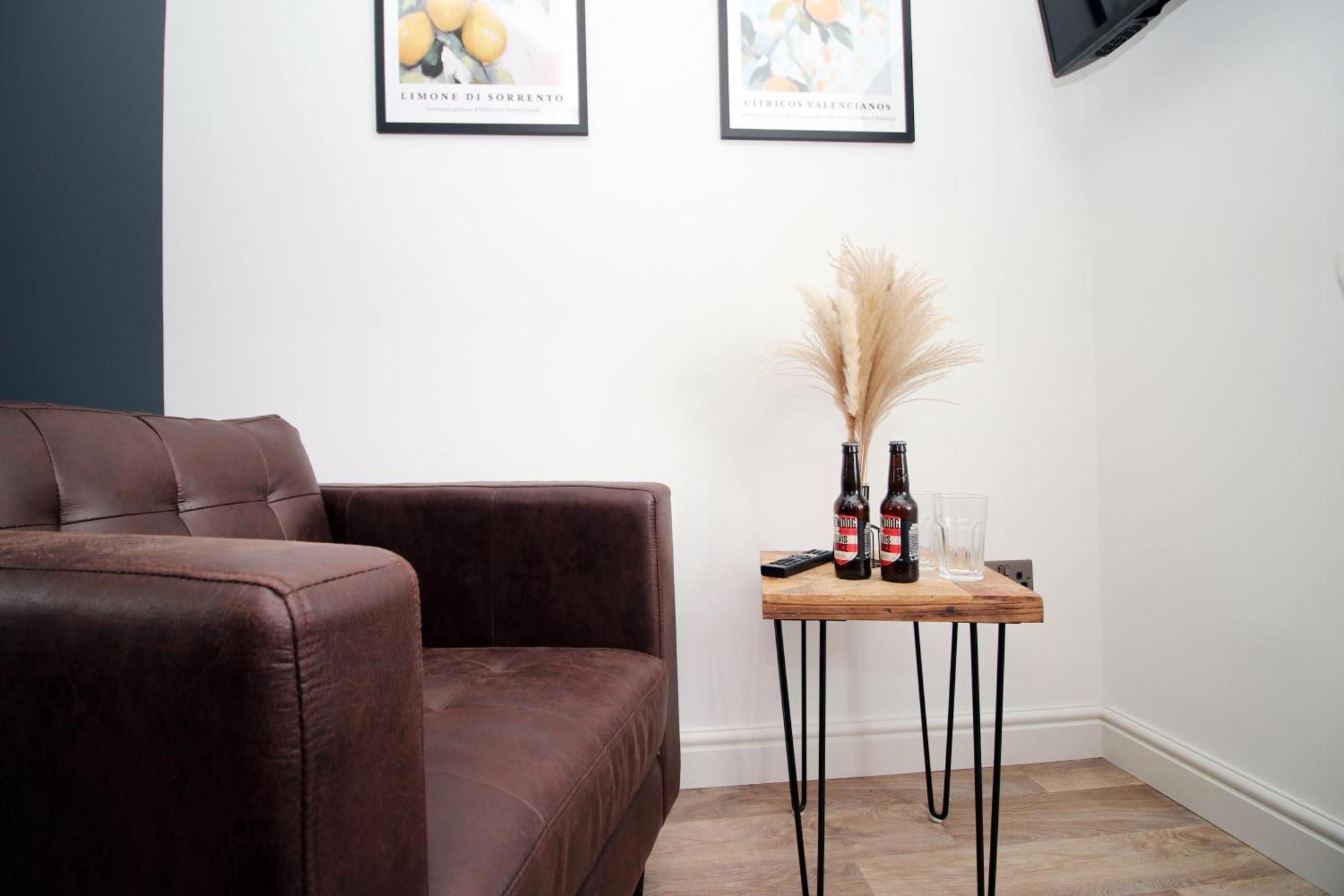 Stylish Home In Bath With Driveway Parking, 10Min From City Exterior photo
